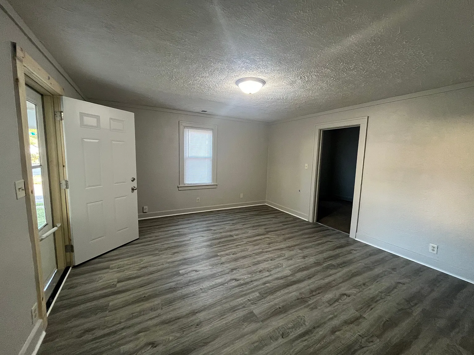 2 bed, 1.0 bath, $800 — Photo 1