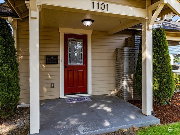 3rd image of 1101 E 55th St