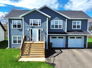 32 Meadow Ln W, Charlottetown, PE C1E 2H7