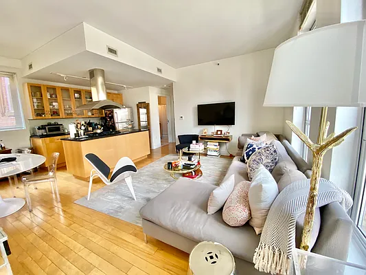 Rented by NY Living Solutions | media 19