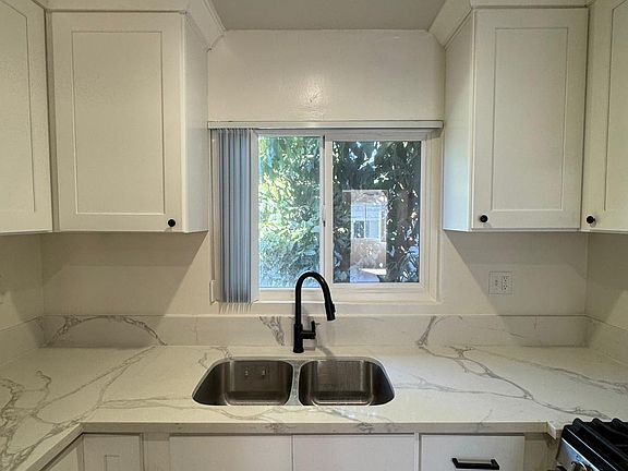 4th image of 1318 N Las Palmas Ave APT 7