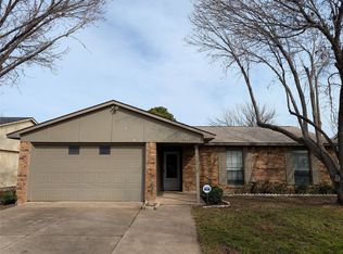 6925 Sandstone Ct, Fort Worth, TX 76120