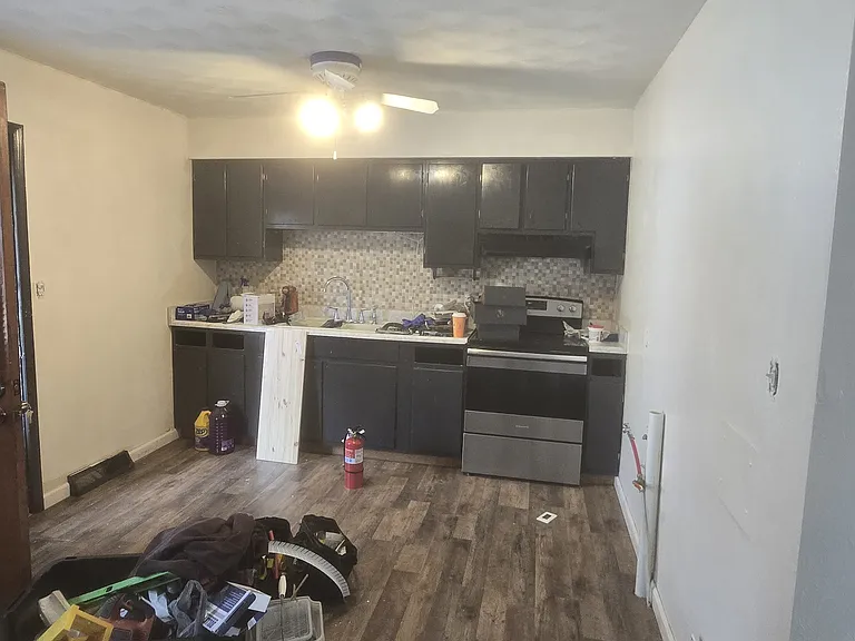 715 W Broadway St — Photo 3