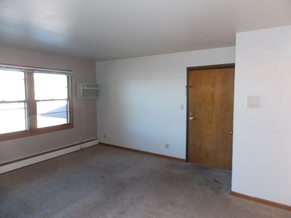 4th image of 741 32nd Ave N