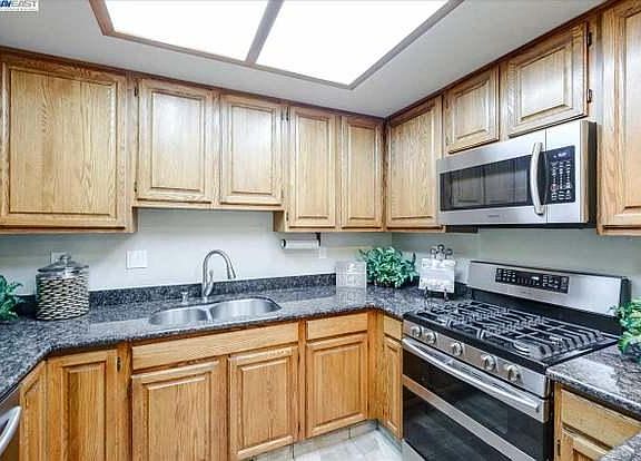 5th image of 4089 Vineyard Ave