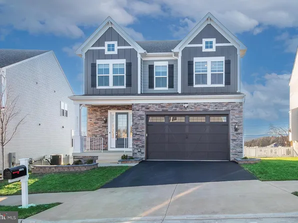 25615 Taylor Crescent Dr, Chantilly, VA 20152