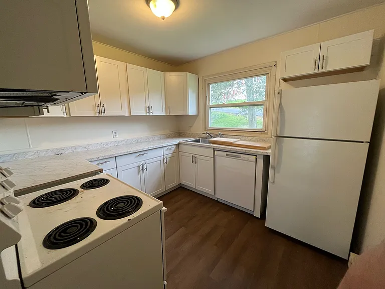 Kitchen includes dishwasher and microwave