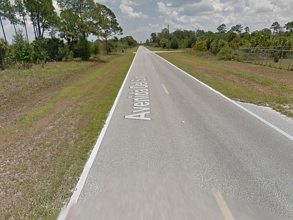 2nd image of 615 Avenida Del Sur