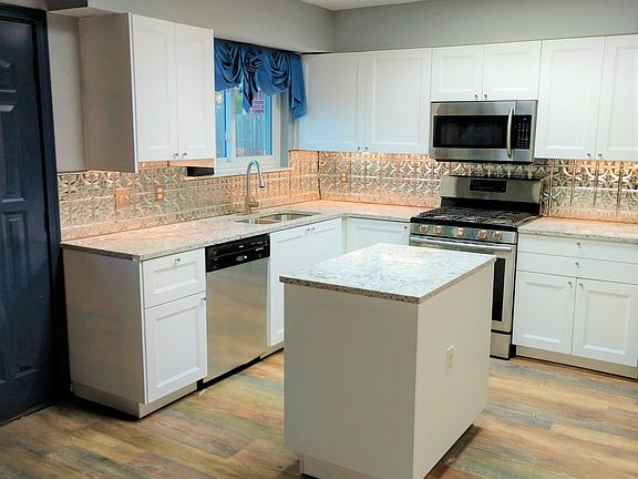 3rd image of 3025 Wood Hollow Dr