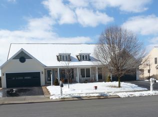 5121 Field View Dr, Mount Joy, PA 17552