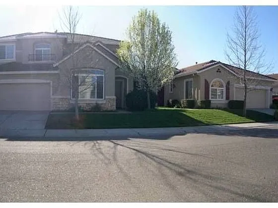4090 Clarewood Way photo 1