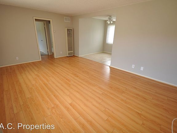 4th image of 14025 Moorpark St APT 14