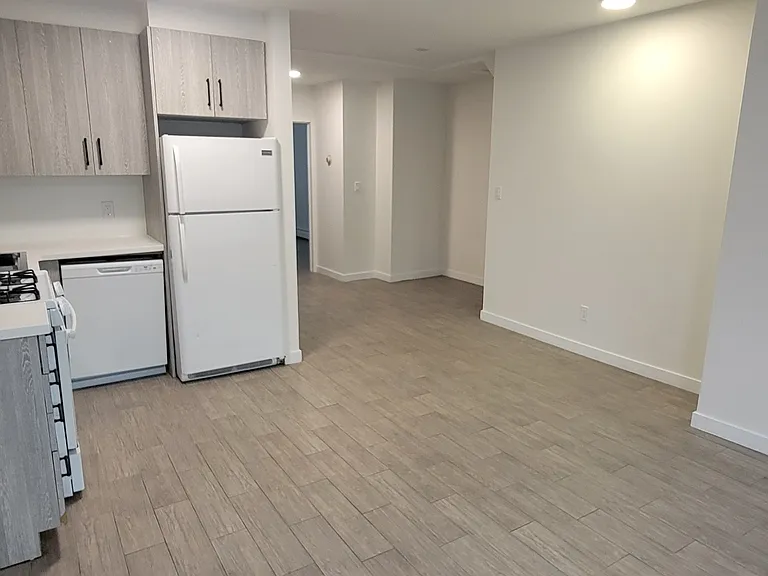28-39 49th St #1A — Photo 2