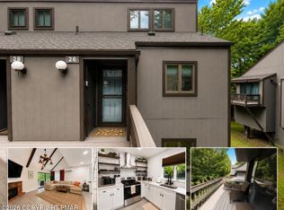 26 Middle Village Way, Tannersville, PA 18372
