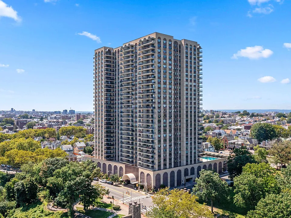 7855 Boulevard East #27H