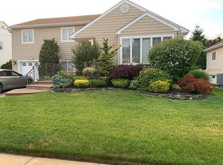 2065 Beverly Way, Merrick, NY 11566