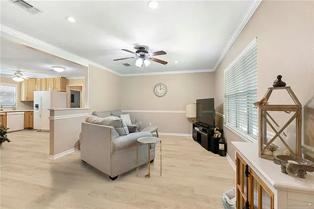 223 Robin Hood Dr — Photo 4