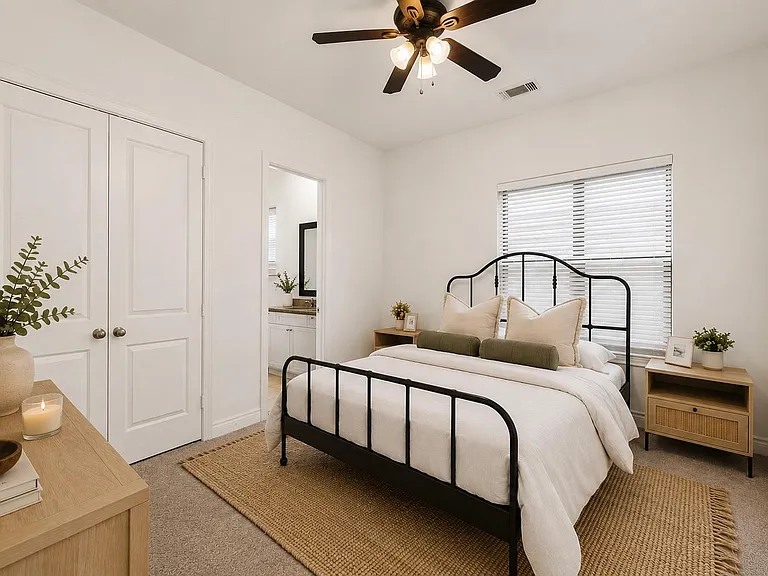 2332 Naomi St — Photo 14