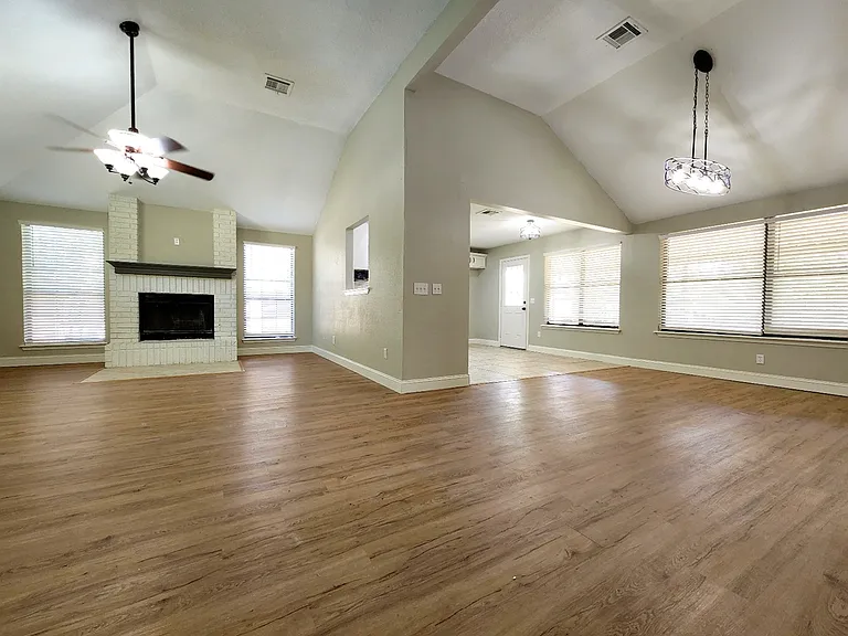 11703 Lorene Ave — Photo 2
