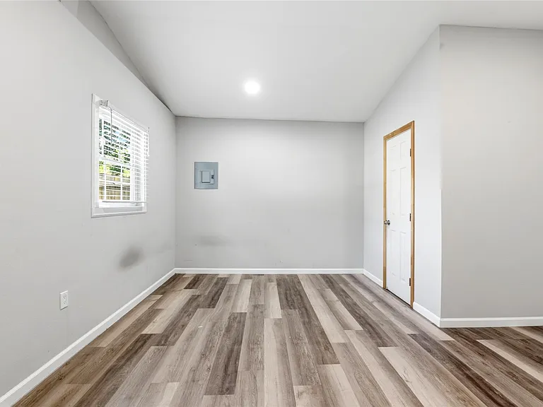 9403 Spaulding St — Photo 42