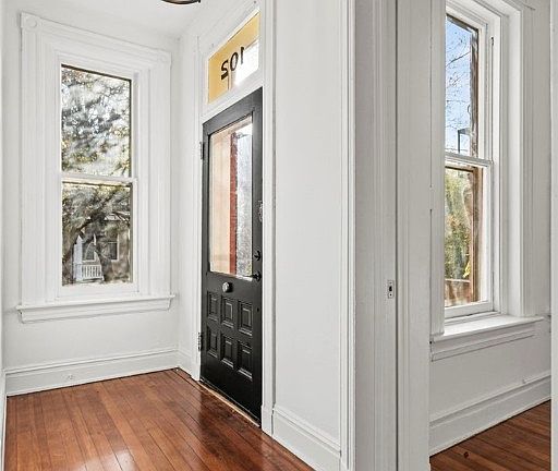 4th image of 102 N Harvie St