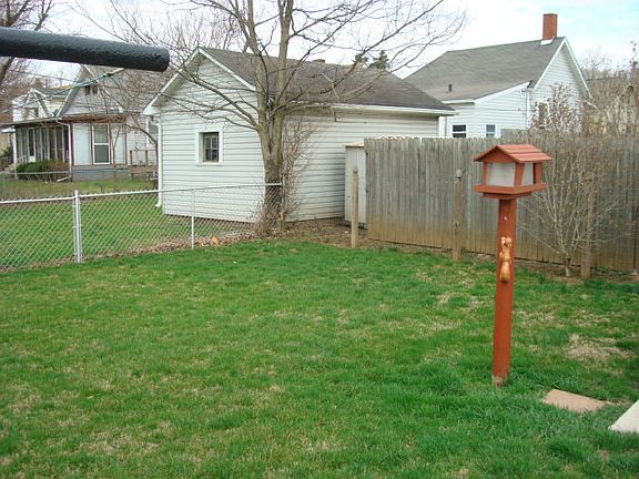 5th image of 263 E 6th St