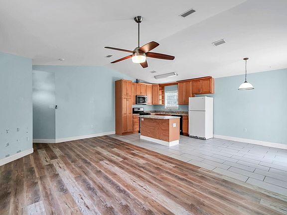 2nd image of 2040 Coral St