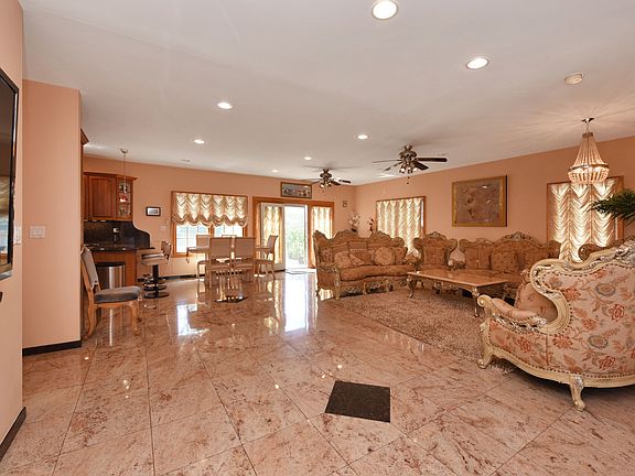 4th image of 101 Barrymore Blvd