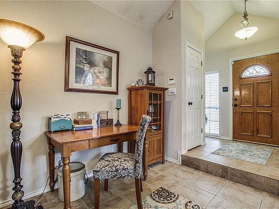 4th image of 3323 Bridlewood Dr