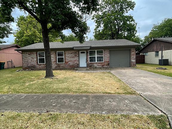 5th image of 806 E Martin Ln