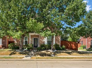 9015 Crown Point Cir, Irving, TX 75063