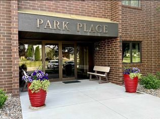 2005 Spring St #U203, Grinnell, IA 50112