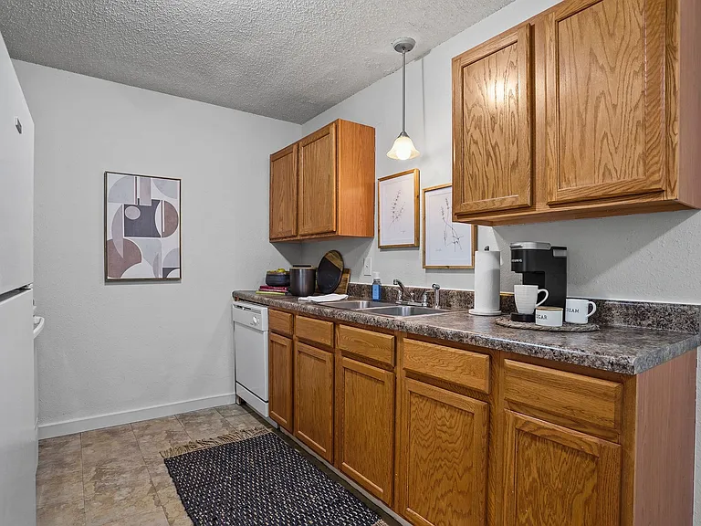 Regency Point Luxury Apartments — Photo 23