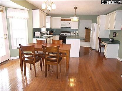 5th image of 2192 Meadowood Blvd