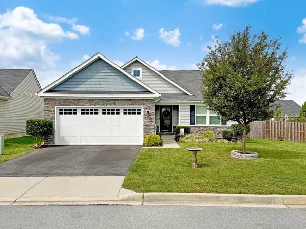 122 Zennor Way, Martinsburg, WV 25405