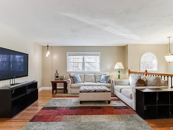 4th image of 1603 Lucie Ln