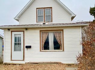 119 6th St NE, Devils Lake, ND 58301