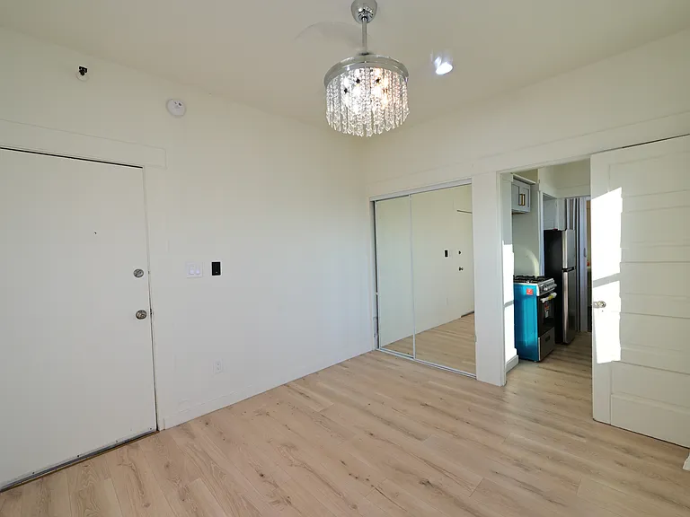 Cute top-floor fully upgraded studio unit w/ ocean views and in-unit laundry