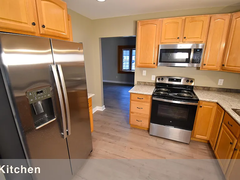 4823 Glenmina Dr — Photo 4