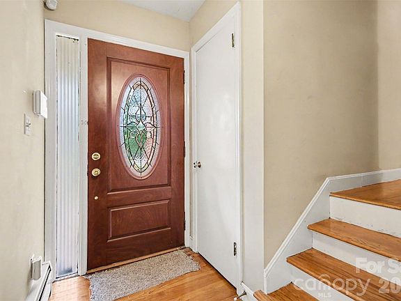 3rd image of 298 Enwood Dr