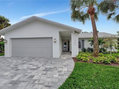 1084 Lake Shore CT, Naples, FL, 34103