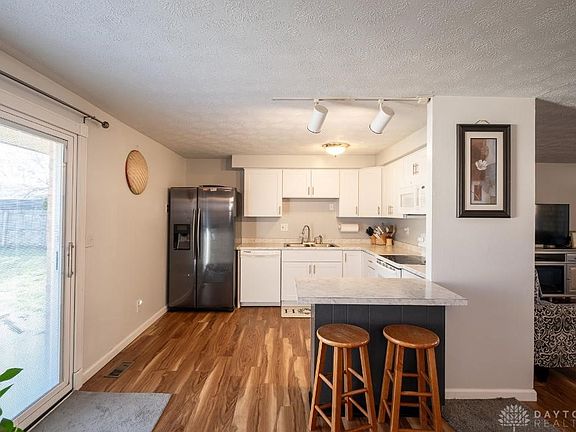 3rd image of 7815 Redbank Ln