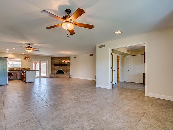 4th image of 8320 N 85th Pl
