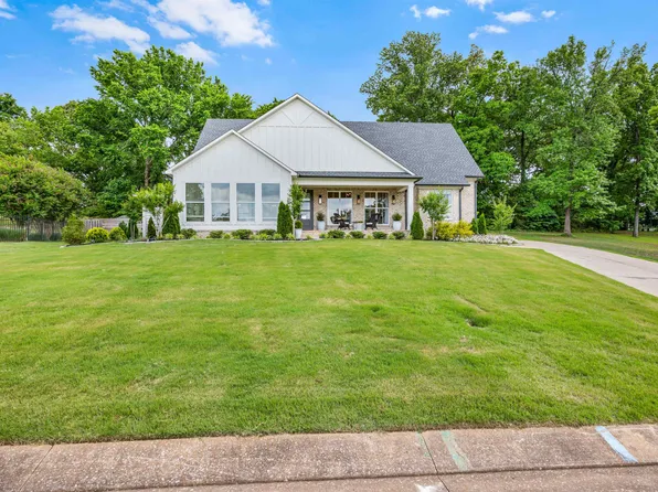 230 Forest Lake Dr, Humboldt, TN 38343