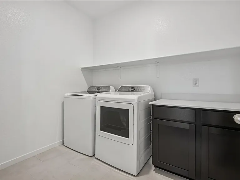 311 Mount Tyndall St — Photo 44