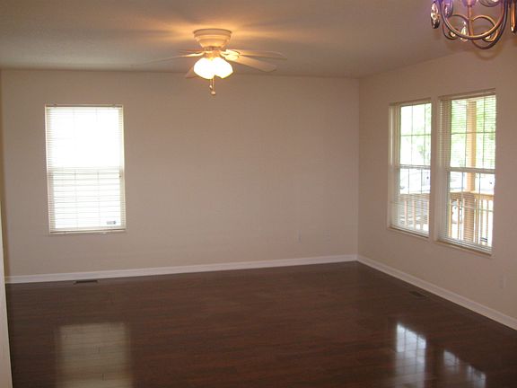 4th image of 2748 Gaston Ave