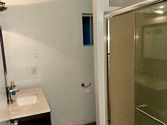 4th image of 275 Joaquin Ave #B