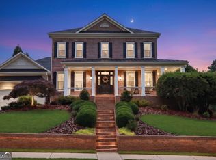 1072 Moores Walk Ln, Suwanee, GA 30024
