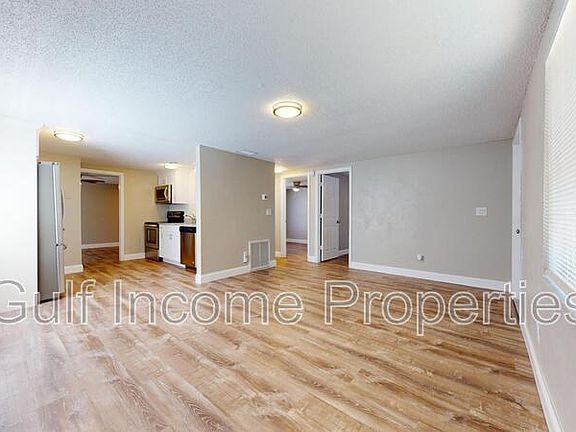 5th image of 2515 30th Avenue Dr E