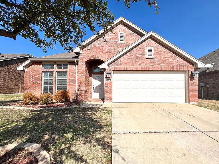 15004 Waters Dr — Photo 1
